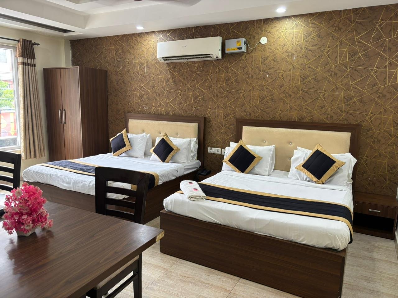 Roomshala Hotel Grand Inn - Near Vaishali Sector 4, Ghaziabad